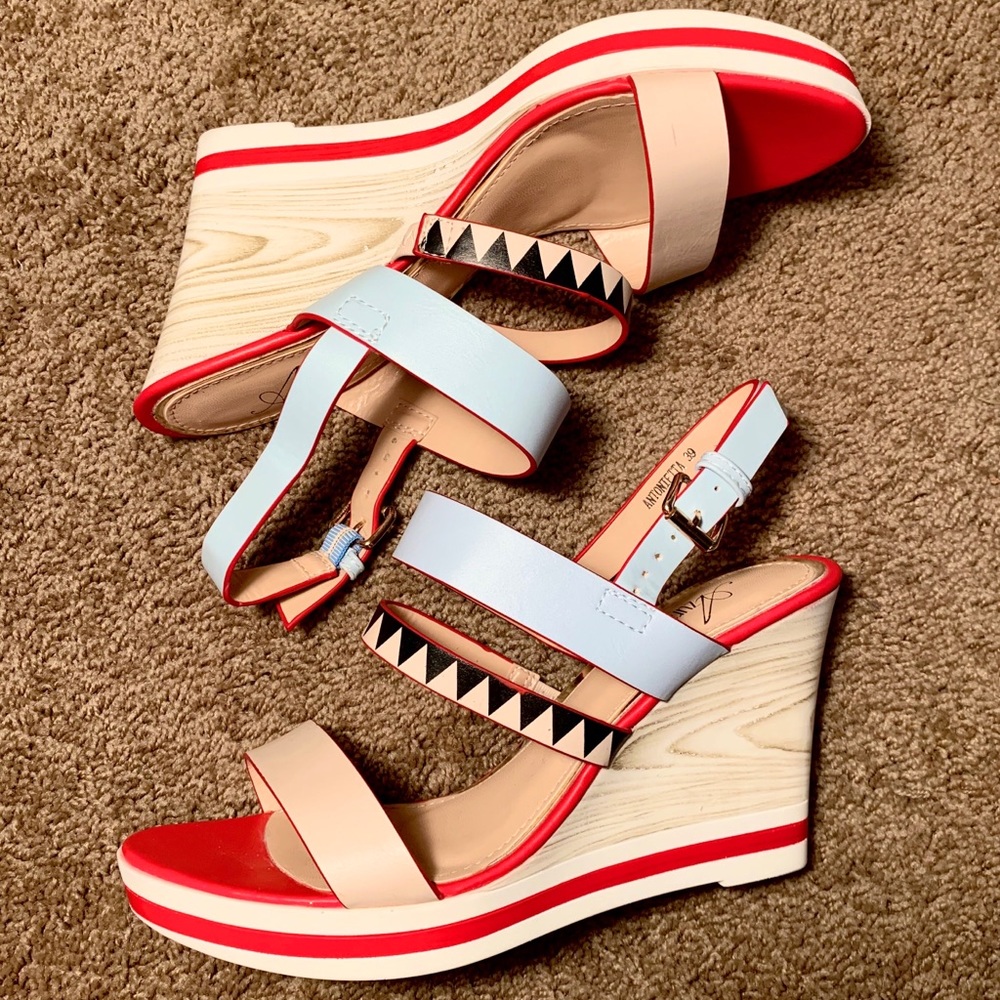 New Azura Antonietta Wedge w/o tags